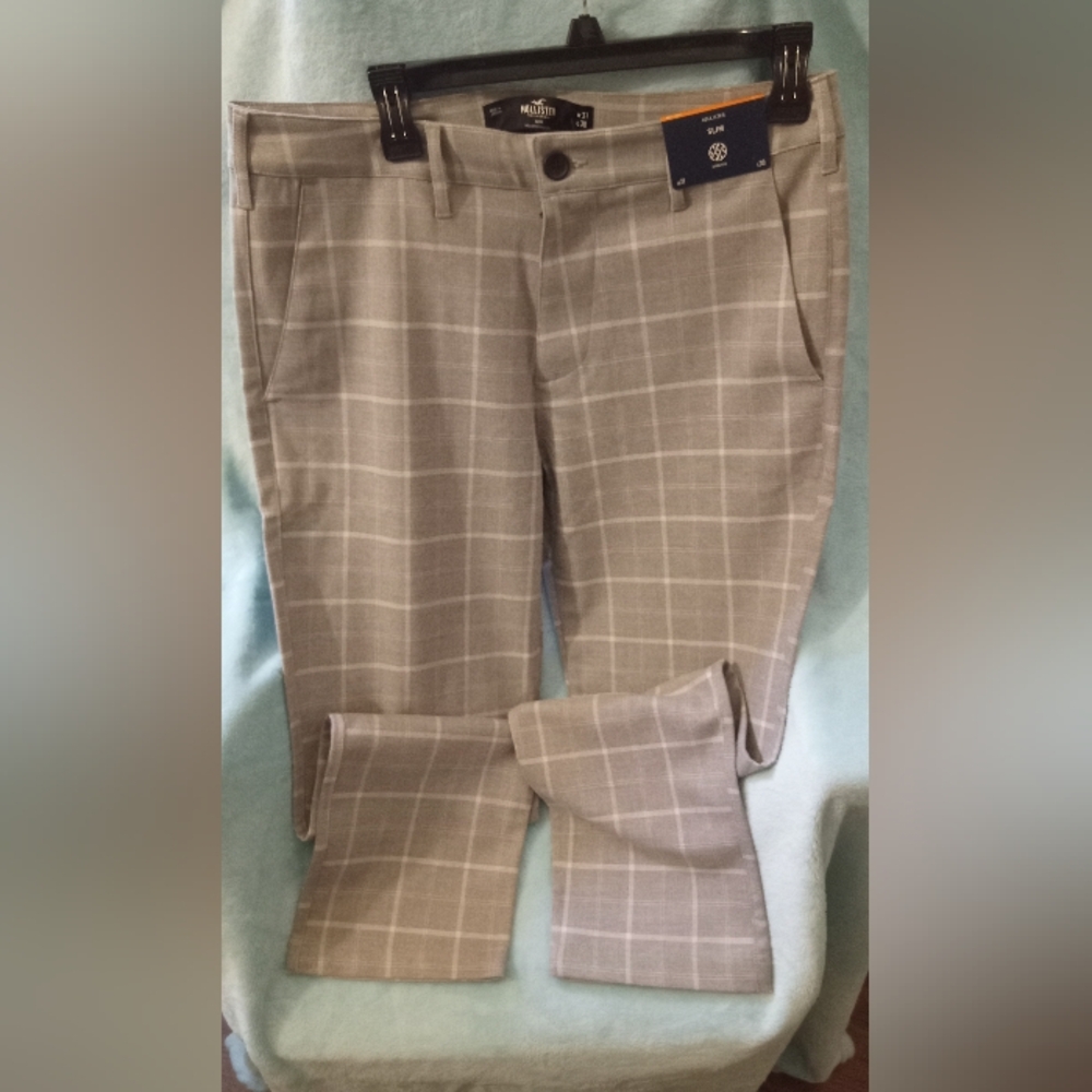 Hollister 31/30 slim $25